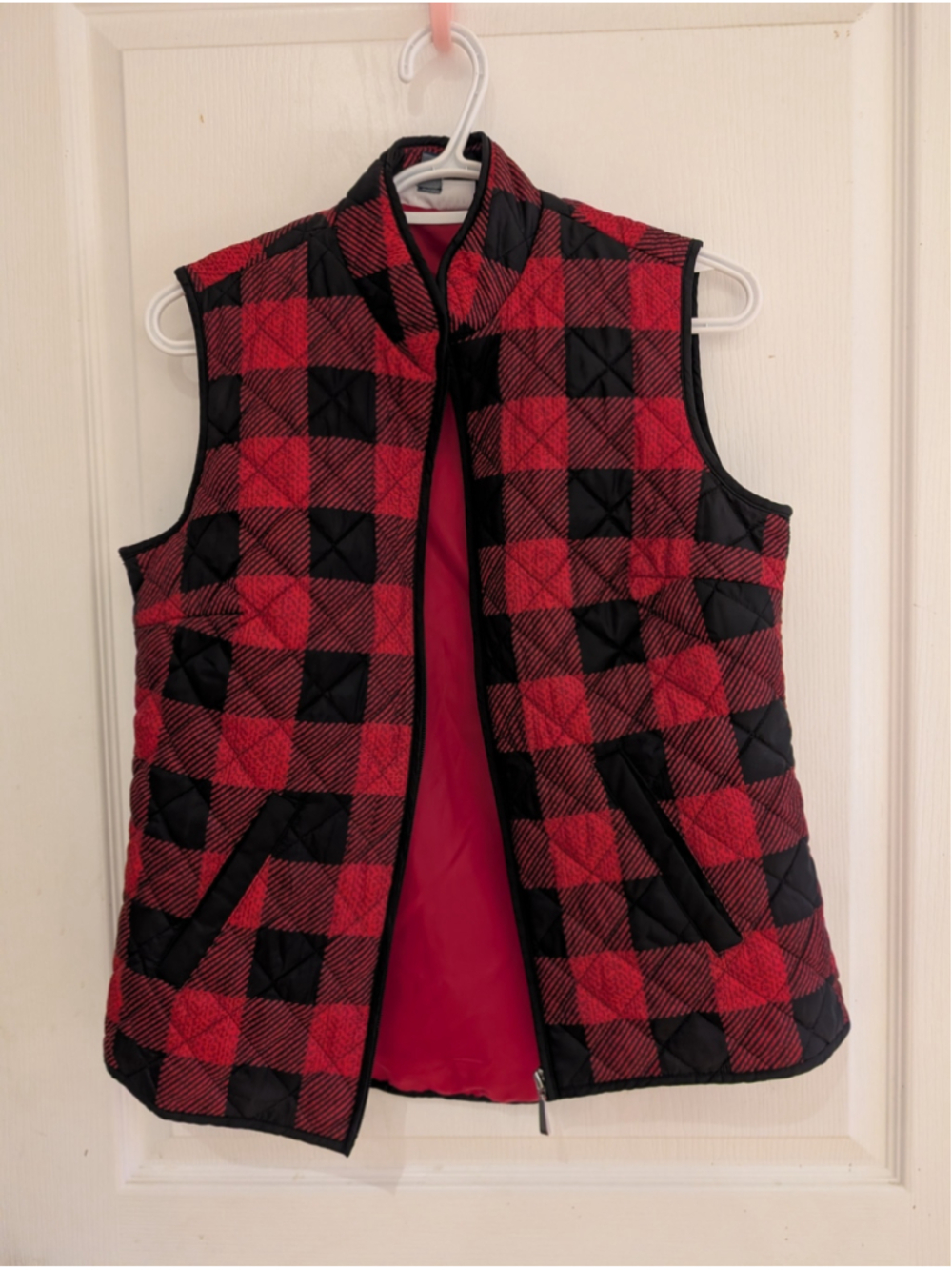 675 -Women's Karen Scott Quilted Buffalo Plaid Vest Red Black Size XS